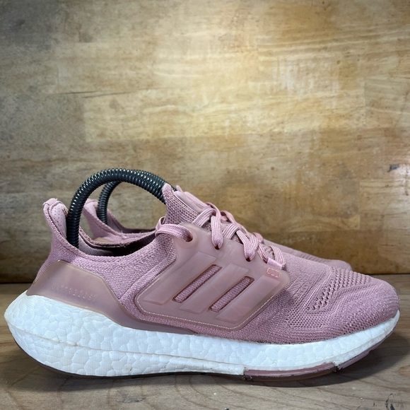 Adidas Ultraboost 22 Womens Size 6.5 Running Shoes Sneakers Mauve Pink GX5592 - Picture 1 of 11